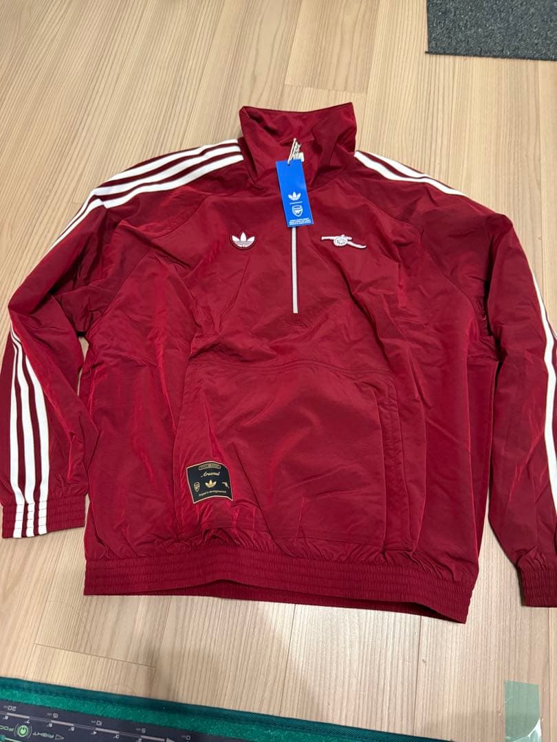 adidas レッド ジップアップジャケット Ｌサイズ