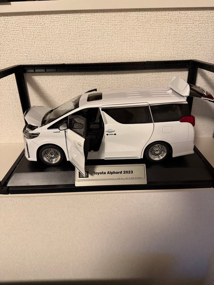 ブラック入荷！値下げ不可 トヨタ アルファード ミニカー 1/18 ホワイト