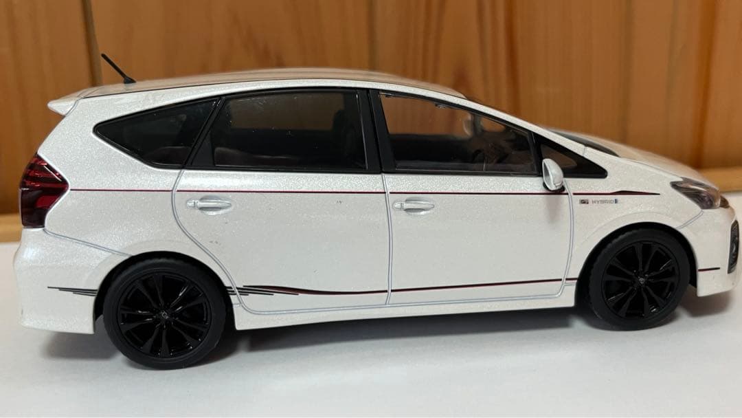 つよくん様　G's プリウスα ミニチュア　車　ミニカー