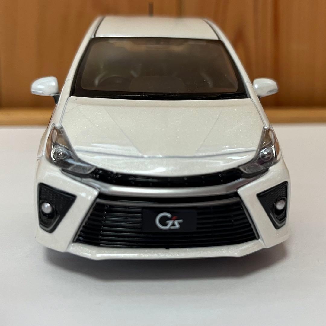 つよくん様　G's プリウスα ミニチュア　車　ミニカー