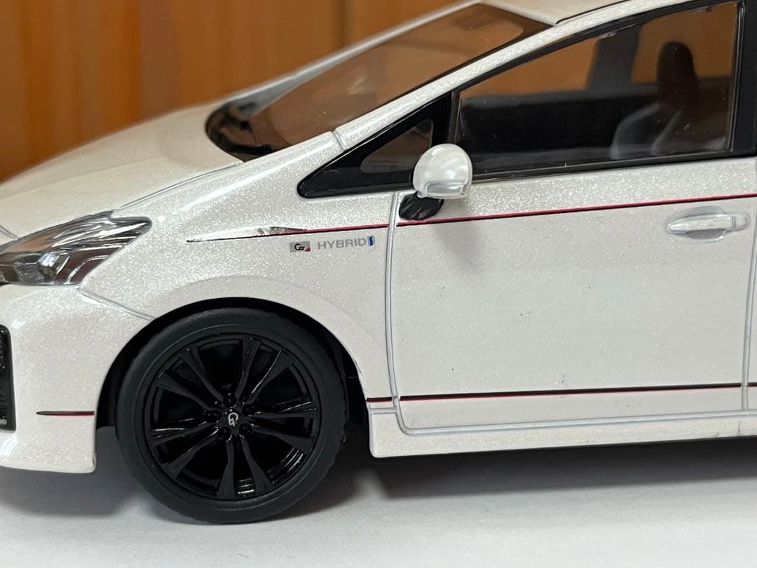 つよくん様　G's プリウスα ミニチュア　車　ミニカー