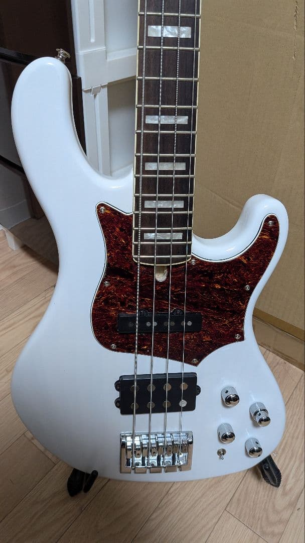 ベース Cort GB74