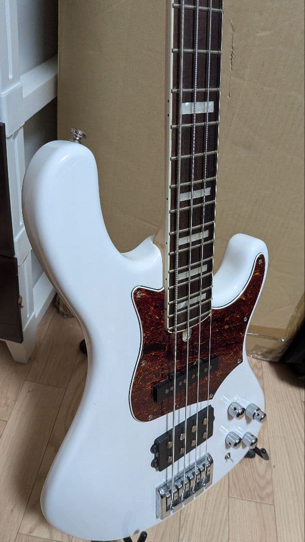 ベース Cort GB74