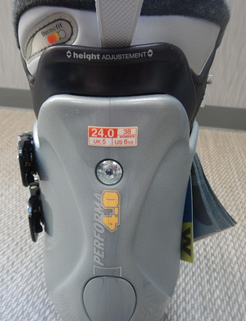 未使用 SALOMON レディーススキーブーツ PERFORMA4.0 24cm