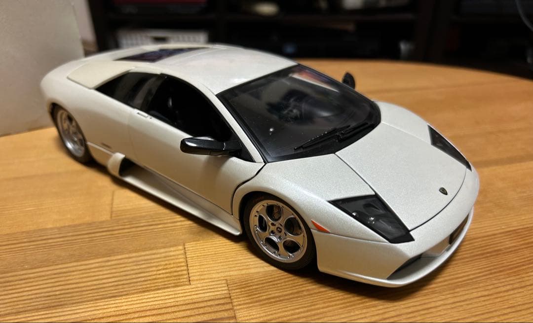 オートアート　1/18 ランボルギーニ ムルシエラゴ 白