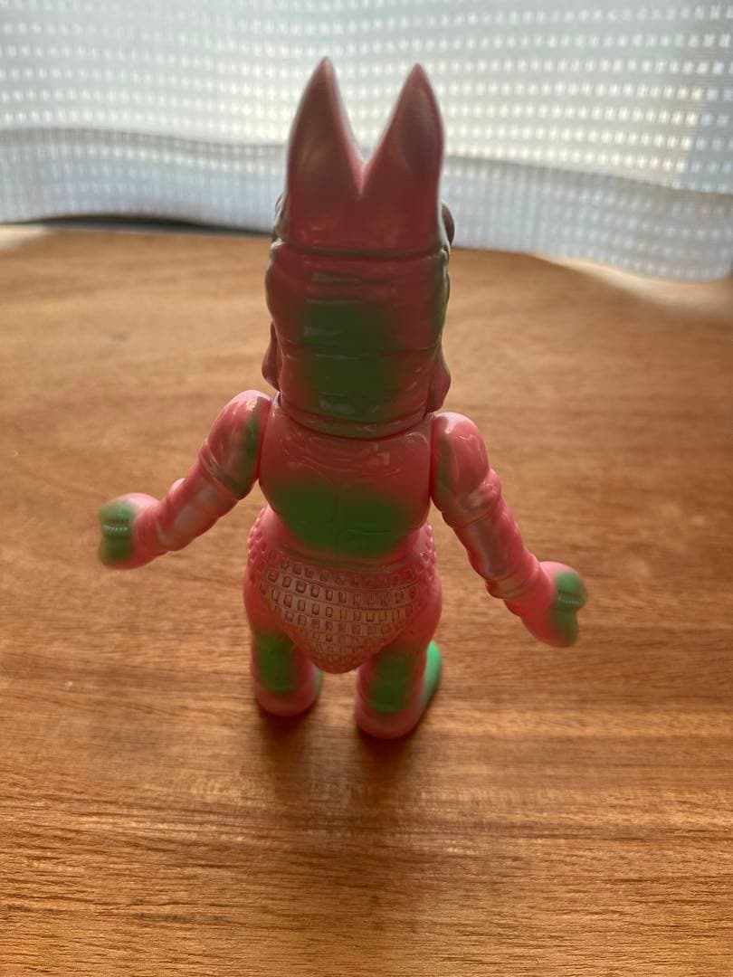 BEAMS M1号　バルタン星人2代目　ピンク