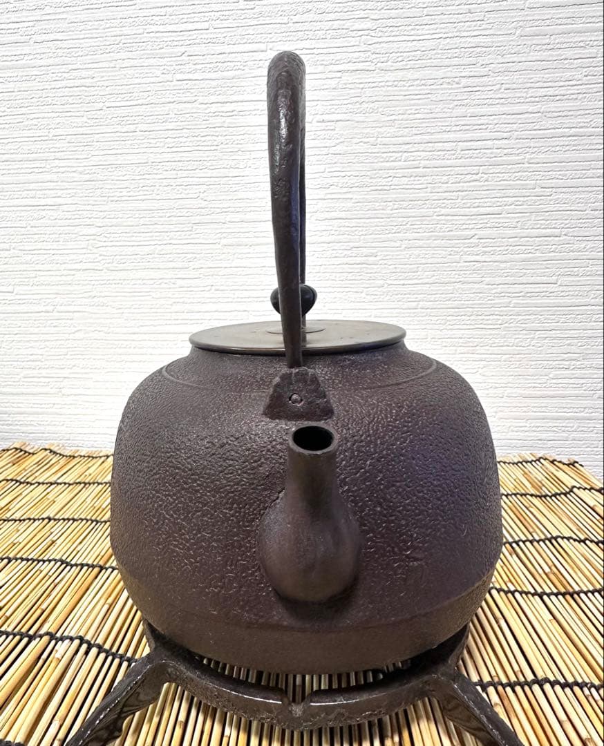 未使用品　南部釜師匠　庄司 光洞(啓吉)造　１５型松肌　銅蓋　南部鉄瓶　南部鉄器