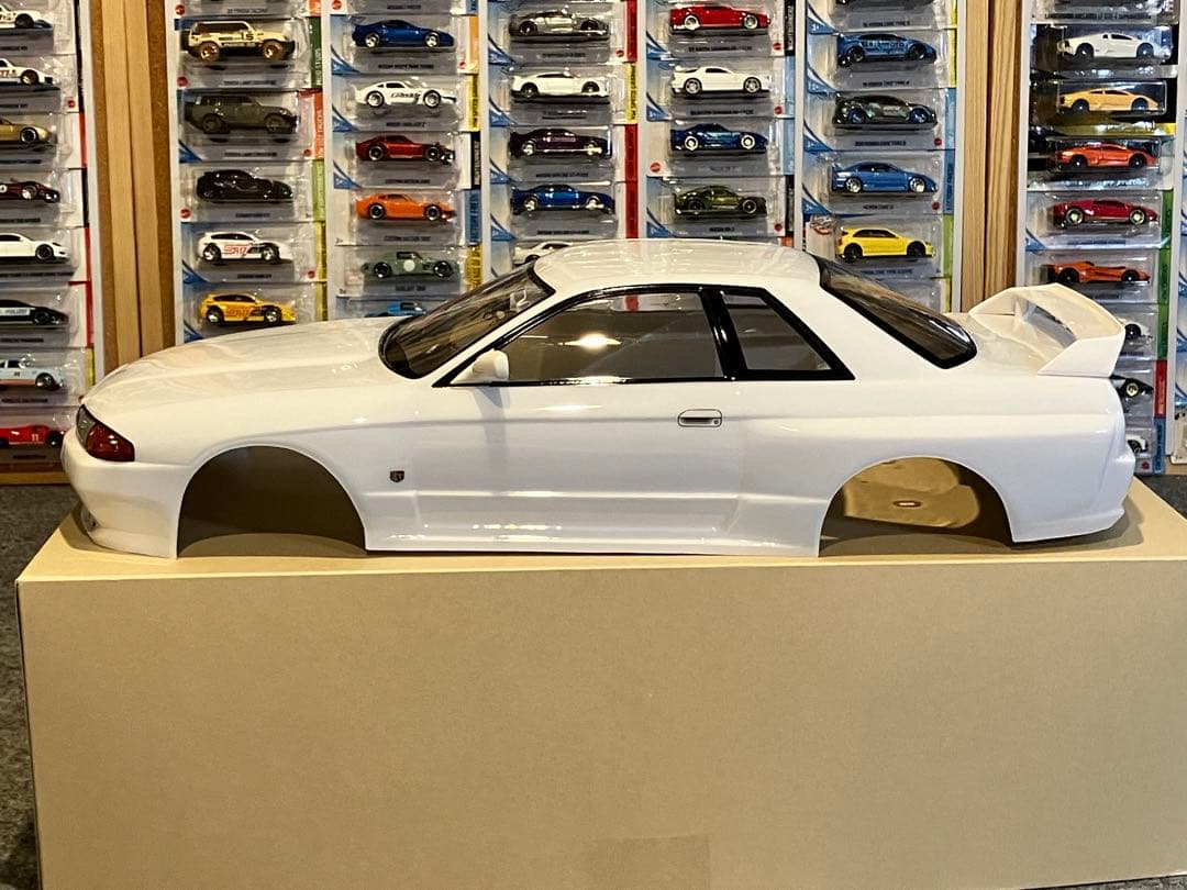 タミヤ ラジコン 日産スカイラインGT-R 塗装済 スペアボディ R32ホワイト