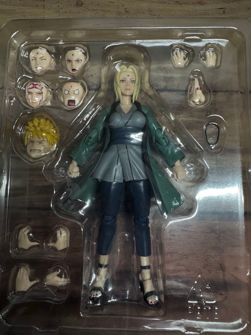 フィギュアーツ　S.H.figuarts 綱手 百豪極めし伝説の医療忍者