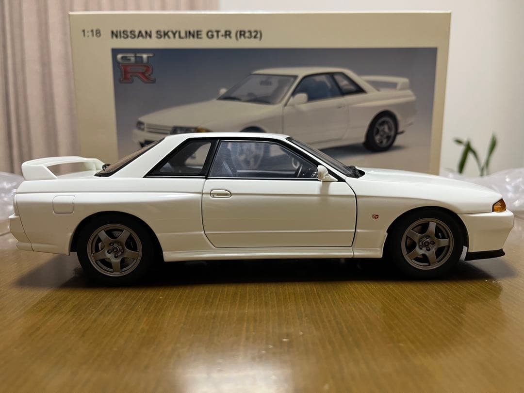 AUTOart 1/18 日産 スカイラインGT-R R32