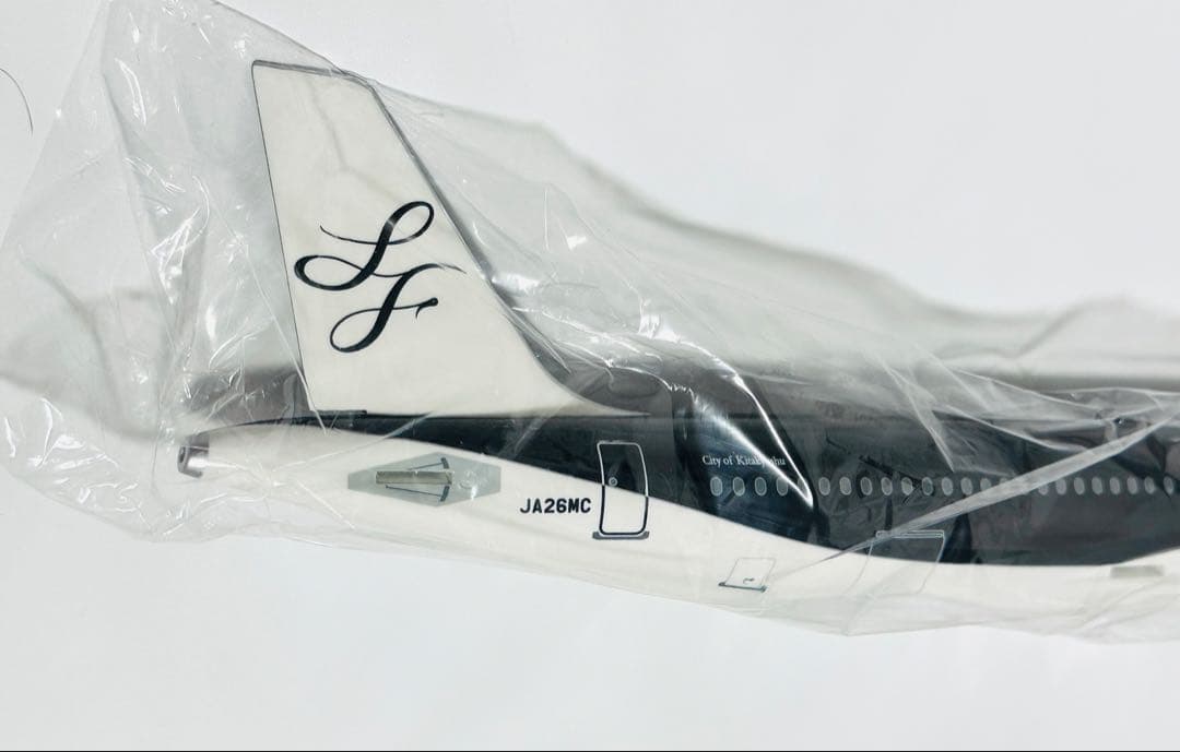 クロスウィング 1/100 A320 進撃の巨人 コラボ　未組立品