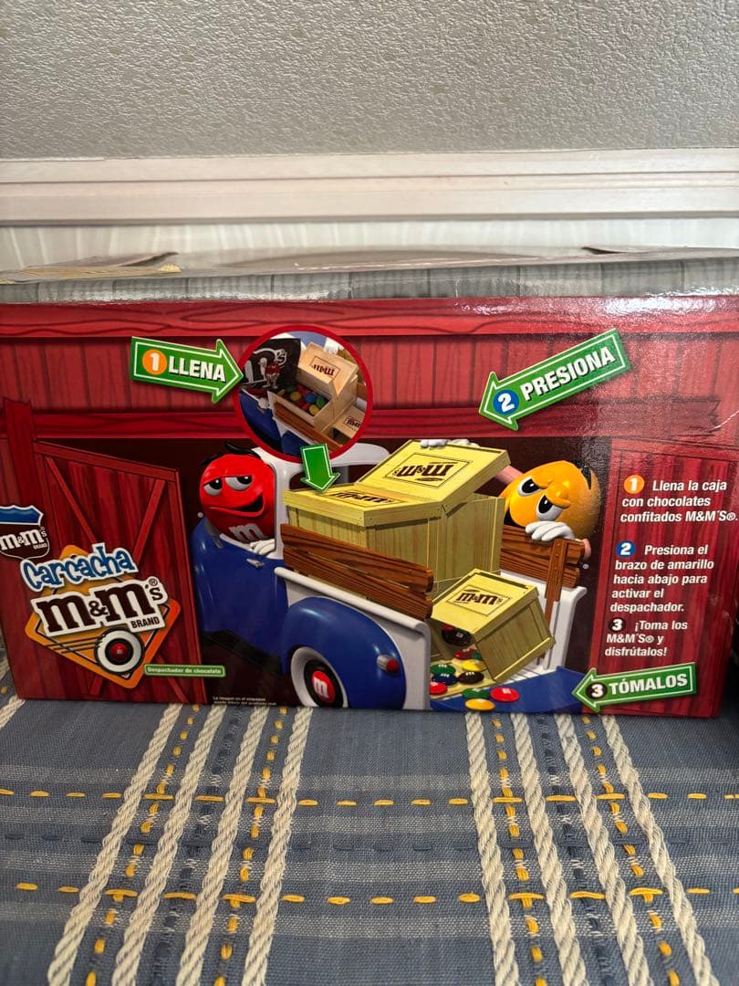 M&M's トラック チョコレートディスペンサー