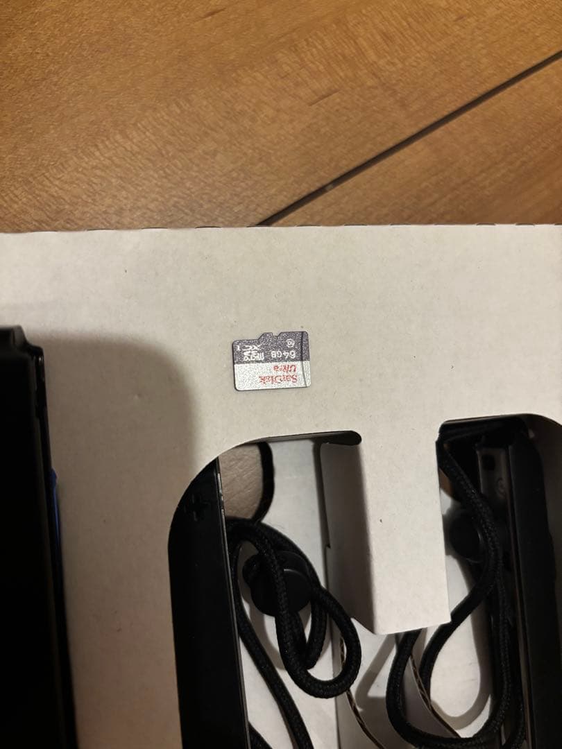 Nintendo Switch本体　コントローラー無しSDカード付き