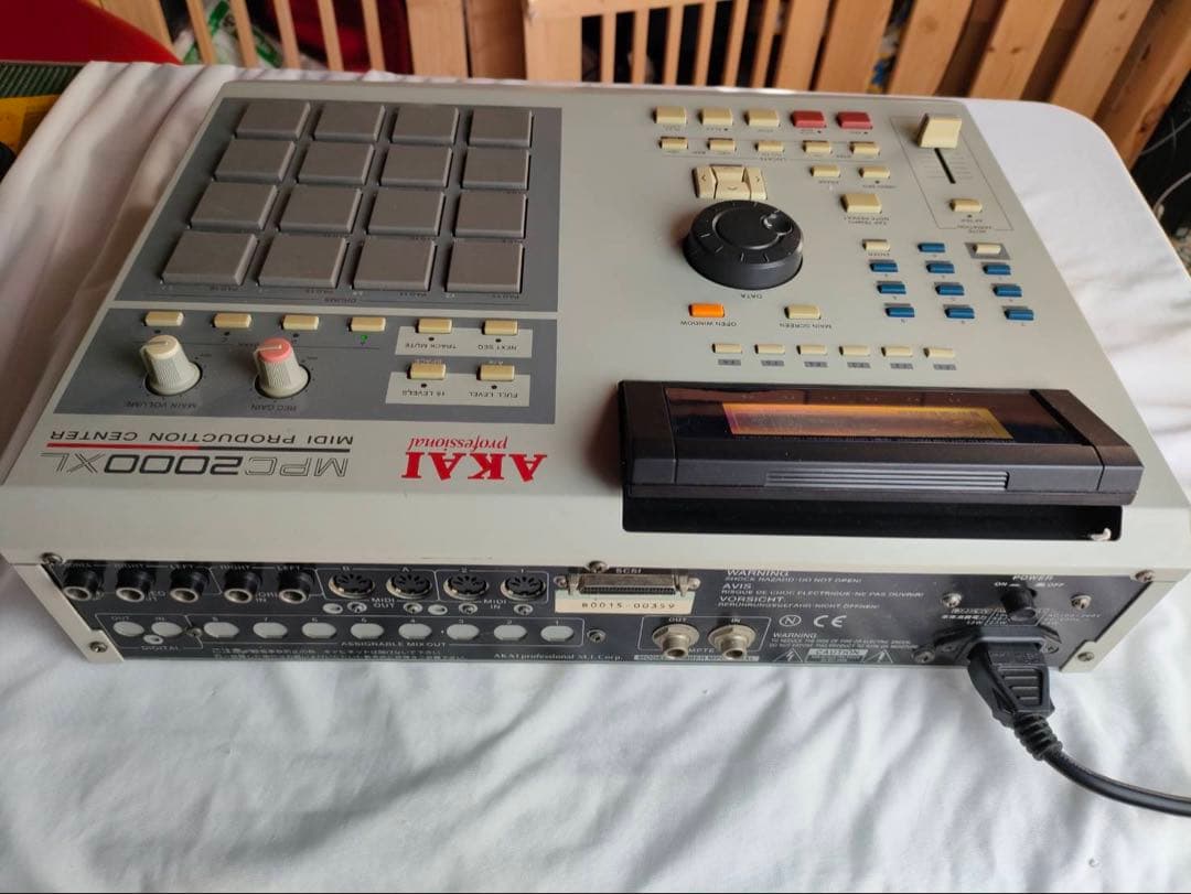 AKAI MPC2000XL MIDIプロダクションセンター