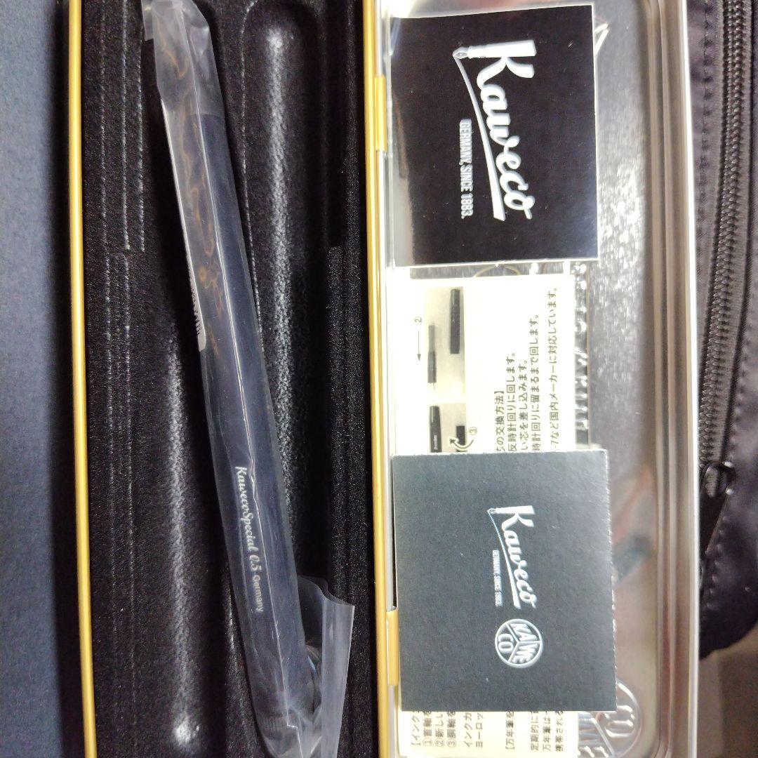 KAWECOのblack、CARANDACHEのgold、KURUTOGAです