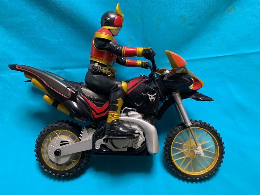 タイヨーラジコン仮面ライダークーガ1/8