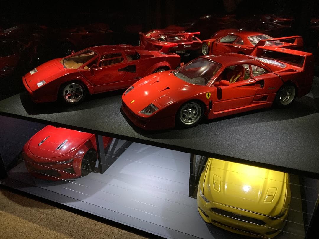 ミニカー専用ジオラマ：1/18 ショールーム＆ガレージⅢ／最大展示台数6台！