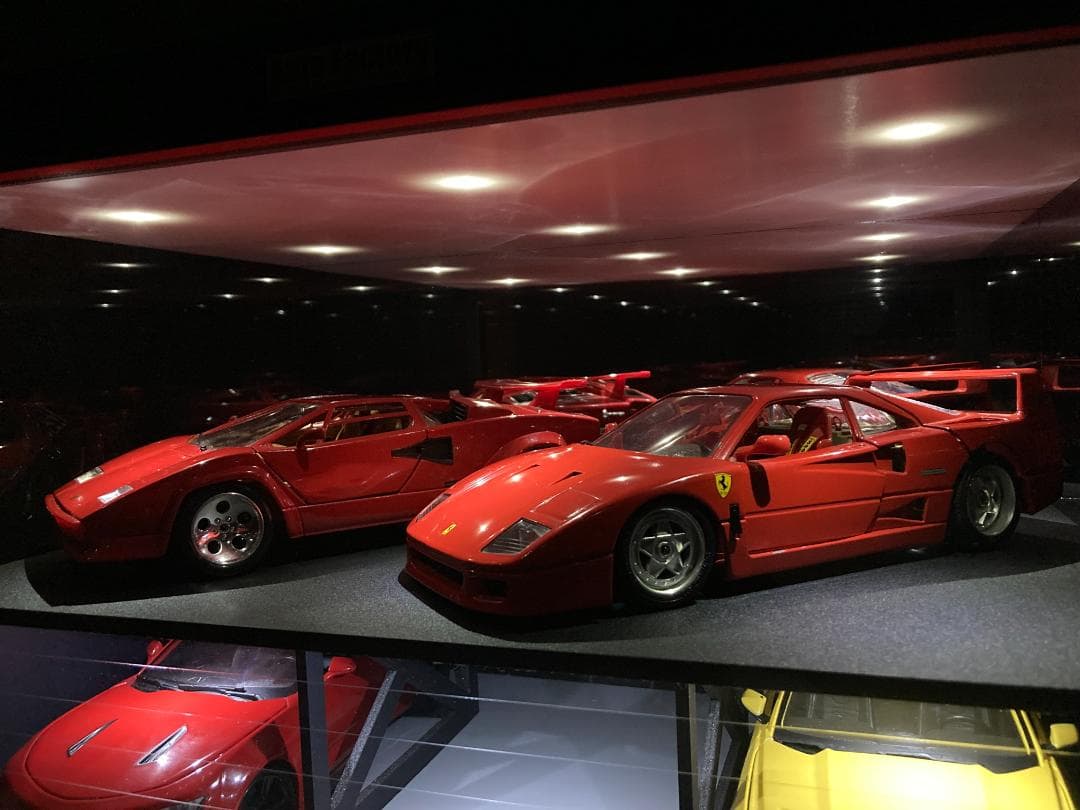 ミニカー専用ジオラマ：1/18 ショールーム＆ガレージⅢ／最大展示台数6台！