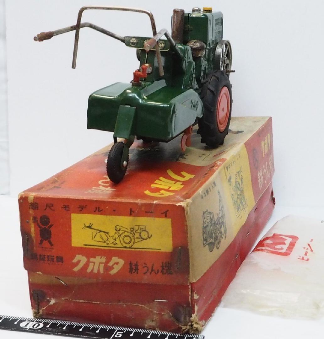 萬代屋 赤箱【クボタ 耕運機トラクター 緑】ブリキtin toy car【箱付】