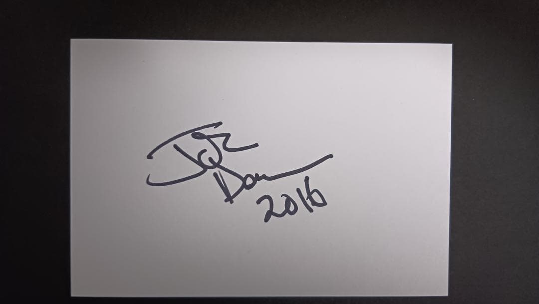 「Queen全員の直筆サイン入りコレクターズセット」