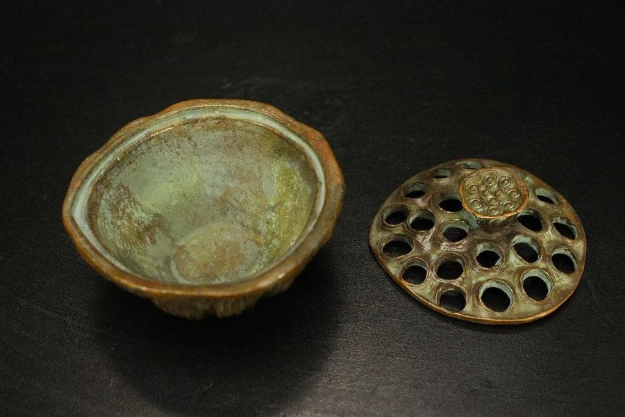 古銅 蓮形 在銘 香炉 5.8cmx5.7cm(A286)