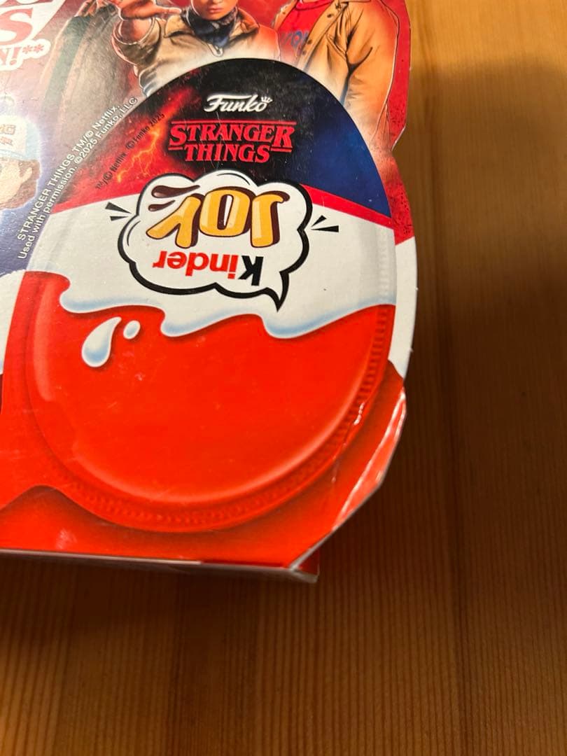 Stranger Things Kinder Joy 4個セット×2