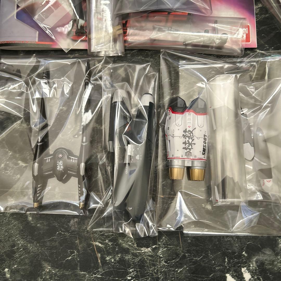 マクロス1/72VF-25Fトルネードメサイアバルキリー　プラモデル完成品