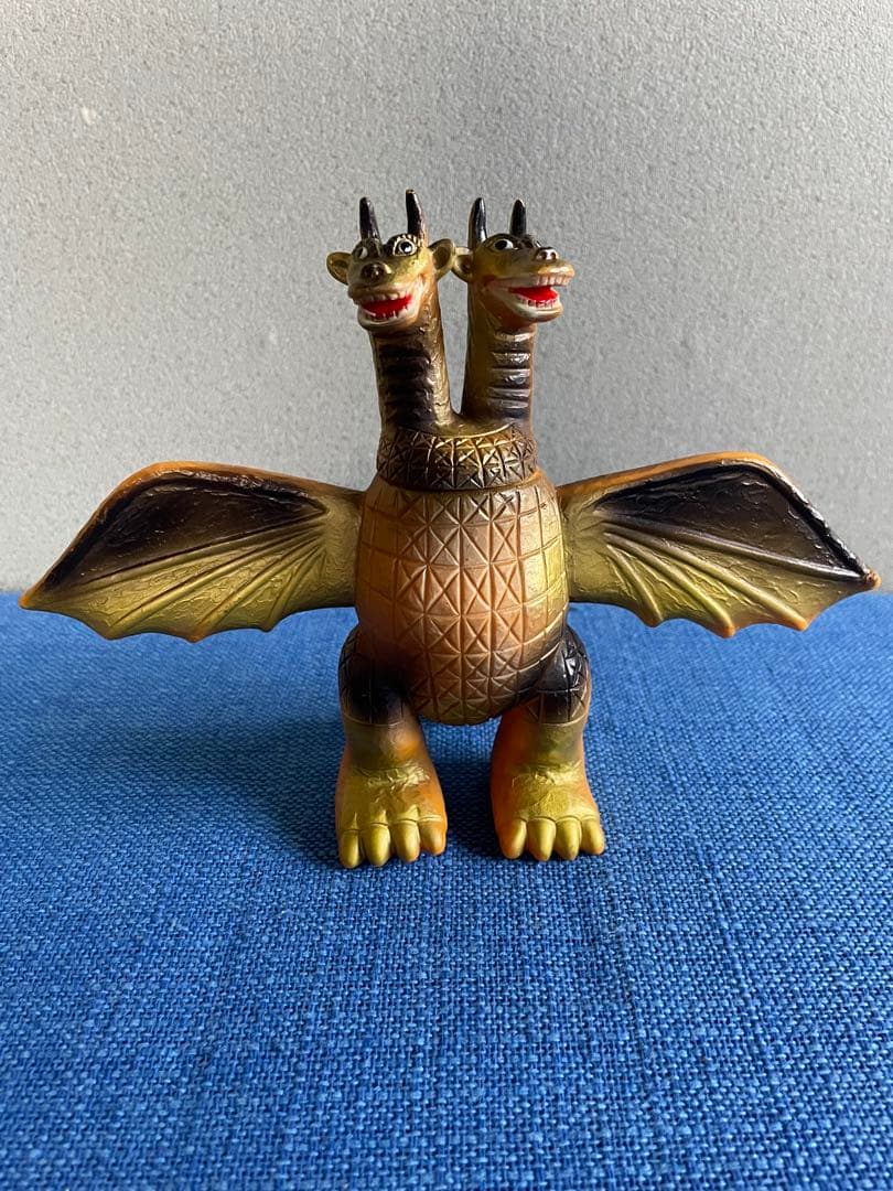 【当時物】ミウラ　パチ怪獣　キングギドラ風ソフビ　二頭