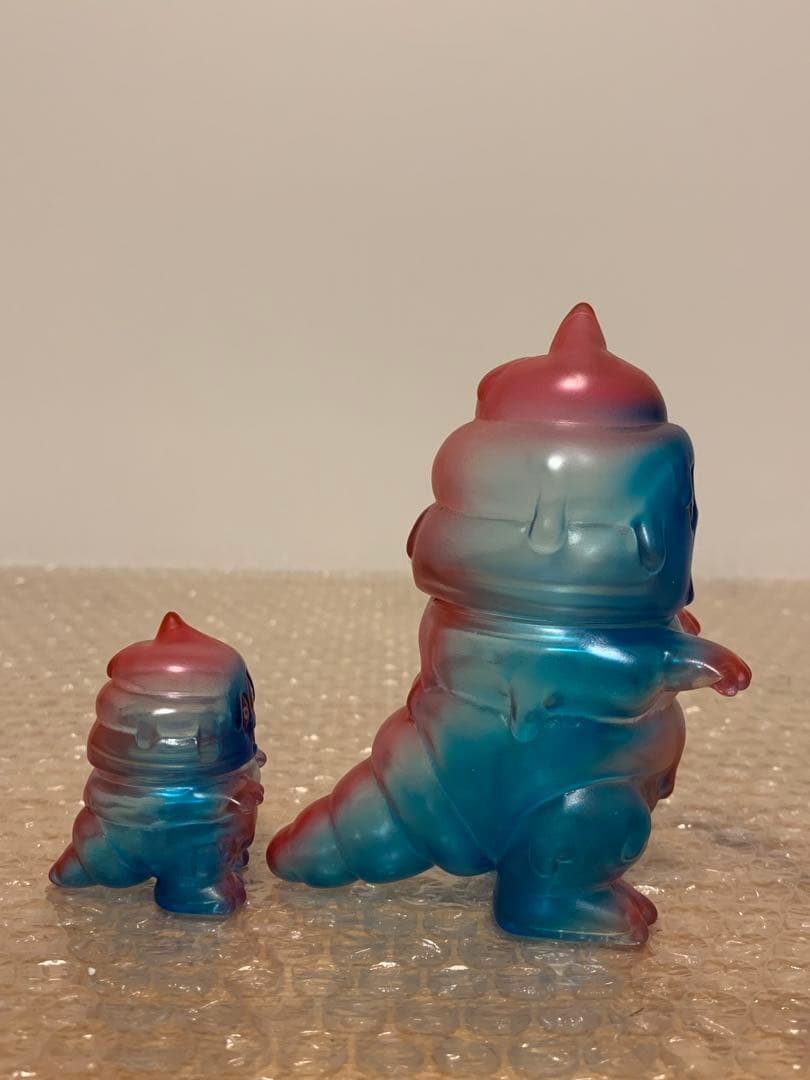 アートジャンキー とぐろ怪獣シットン＆ミニシットン コンビクト別注カラー