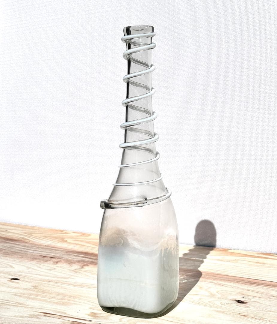ビンテージ　ガラスボトル　線巻き花瓶　古道具　被せガラス　高さ47.5cm