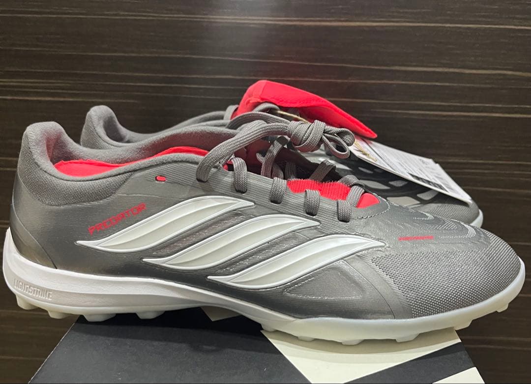プレデター　新品　PROフォールディングシュータン　TF アディダス 26.5