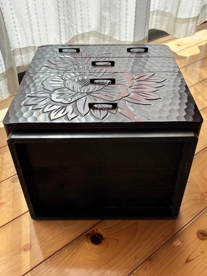 鎌倉彫り　 総柄彫牡丹　三ツ引き　箪笥　収納箱　日本製　伝統工芸品　木製