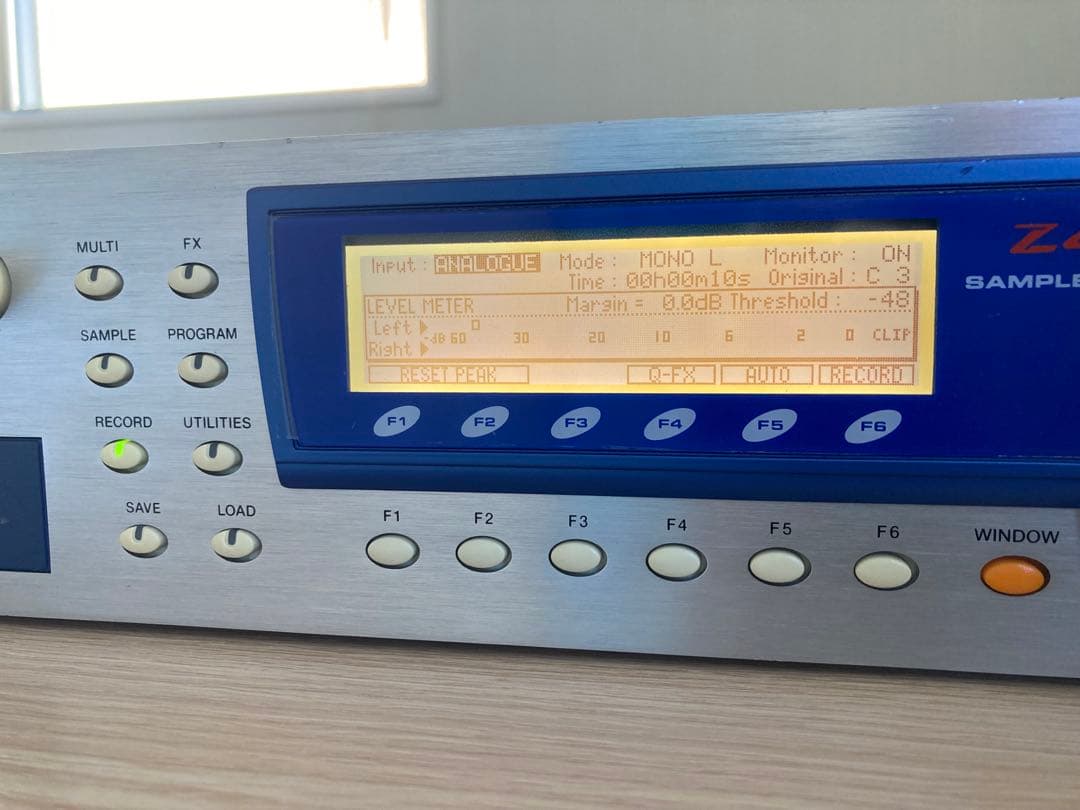 AKAI Z4 サンプラー