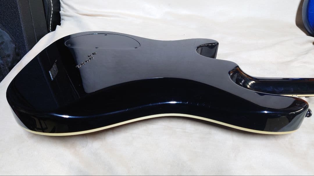 Cort KX1X フレイムメイプルトップ EMGピックアップ ソフトケース付き