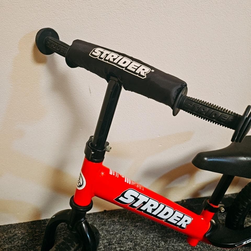 【美品】ストライダー　12　日本正規品　赤　キックバイク