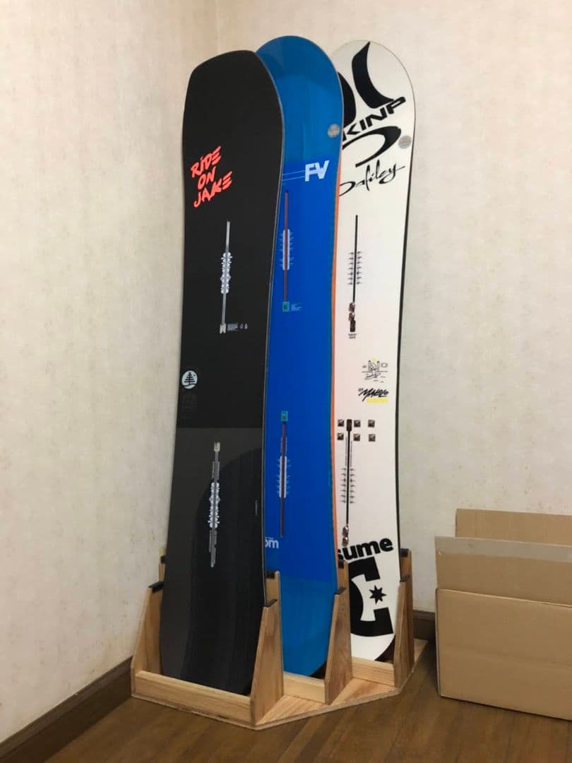スノーボードスタンドラック　３本用　左側用　カラーウォルナット　　ハンドメイド