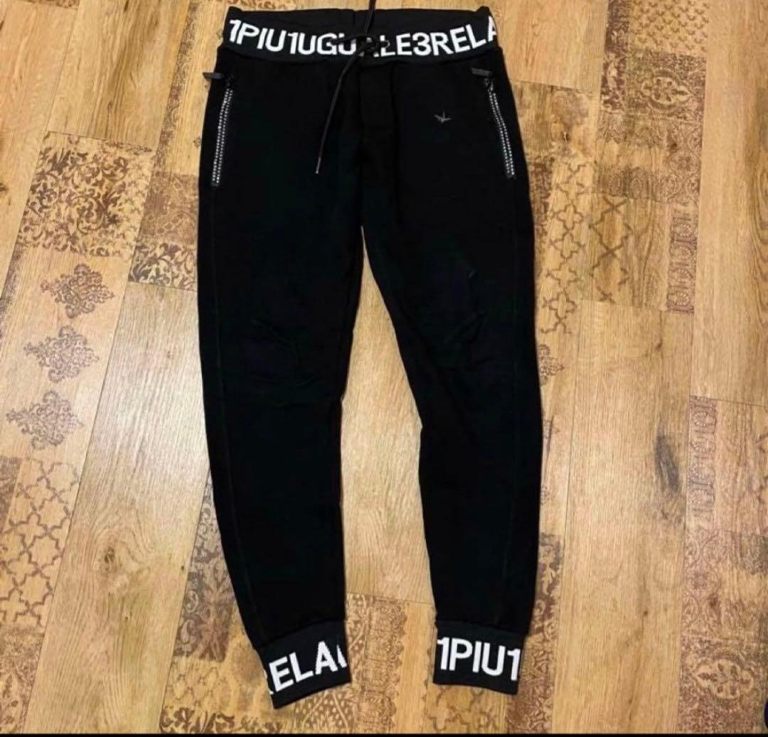 1PIU1UGUALE3 RELAX セットアップ 上下セット