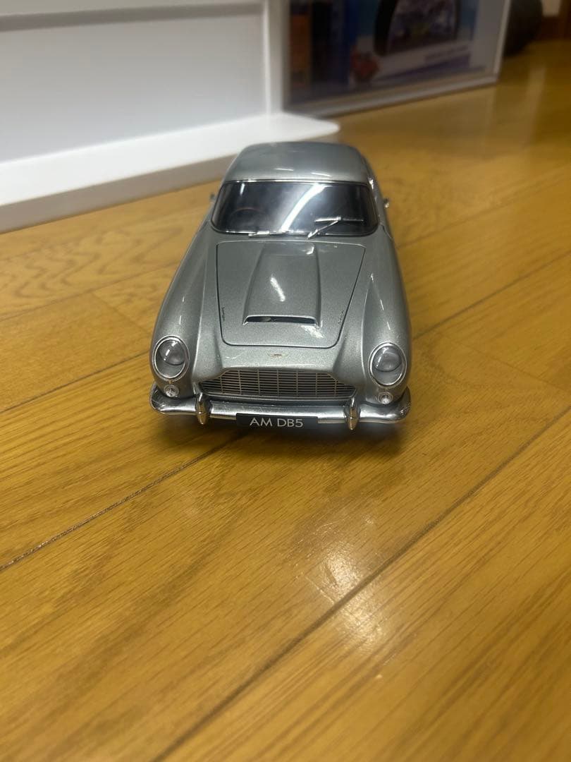 オートアート1/18アストンマーチンDB5