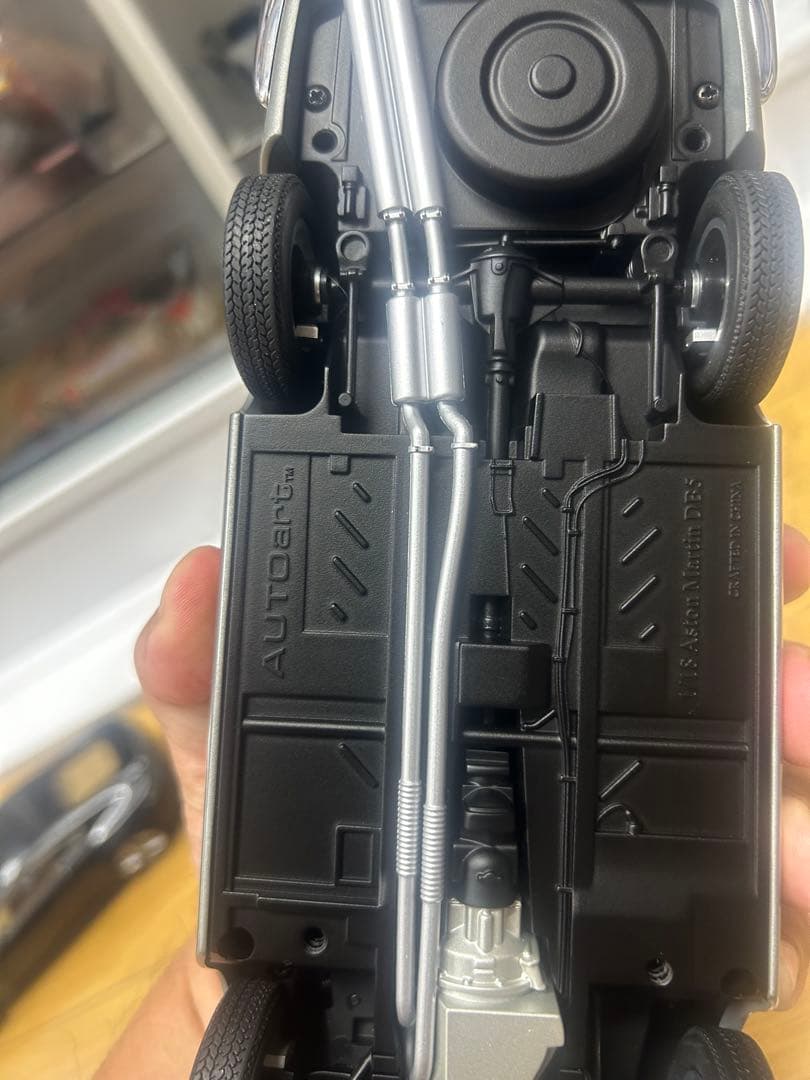 オートアート1/18アストンマーチンDB5