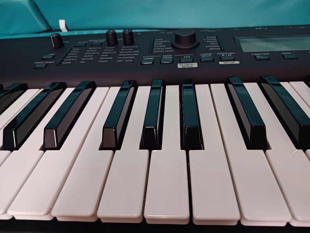 美品★KORG KROSS2★61鍵シンセサイザー★純正ケース&ダンパーペダル付