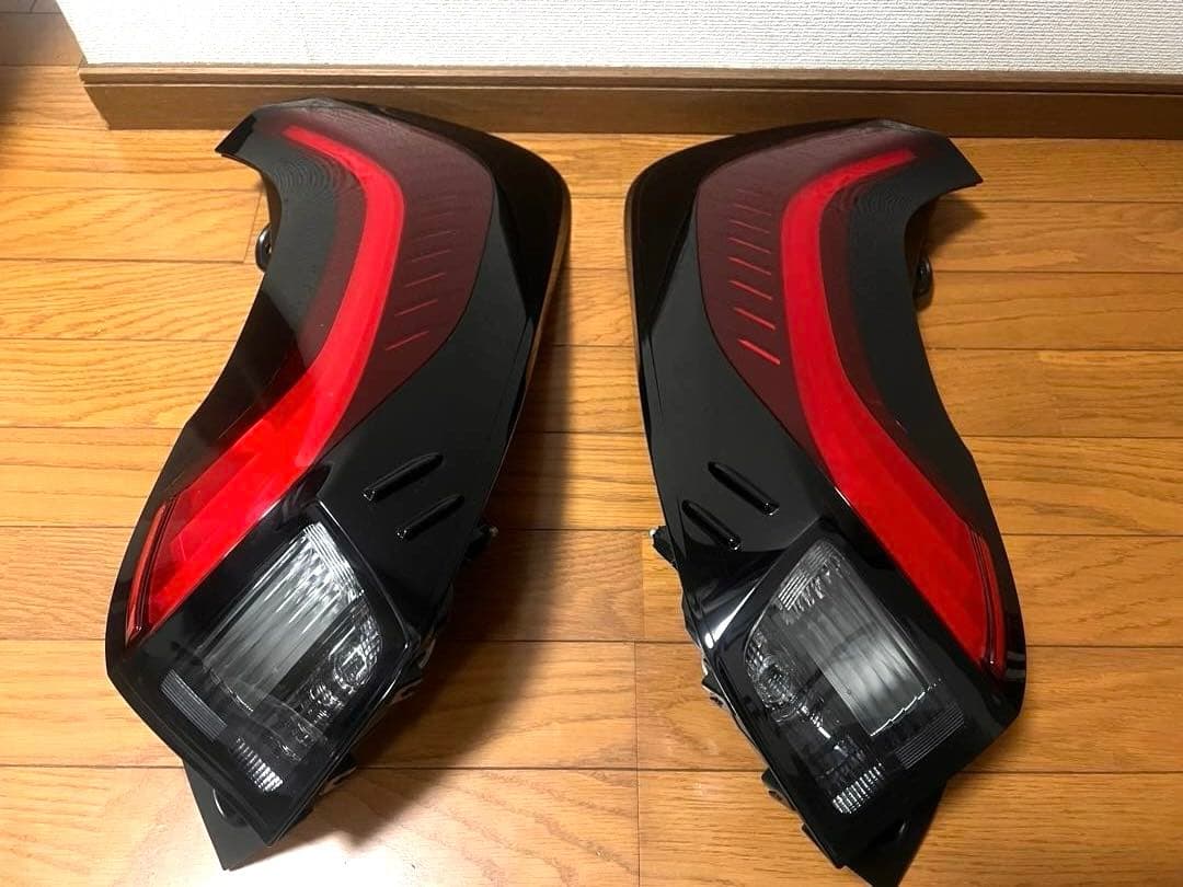 ★アクア Zグレード用★ 左右テールランプセット【美品】送料込み