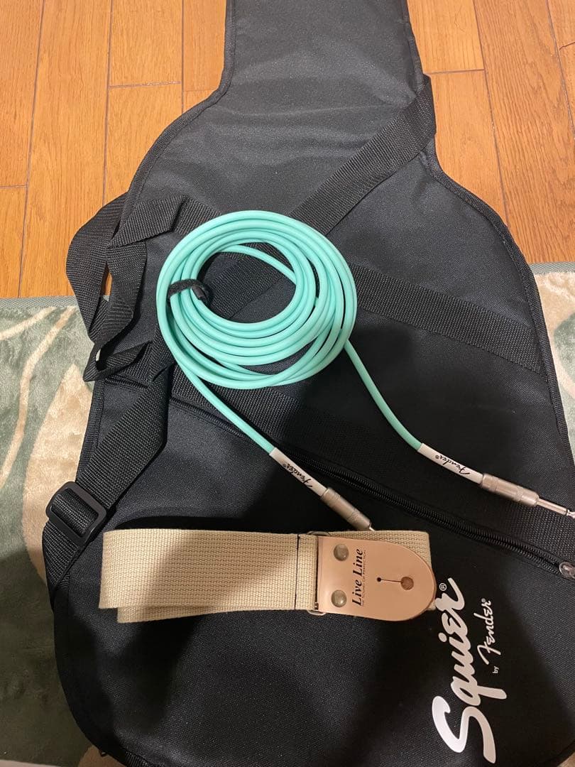 Squier エレキギター ホワイト