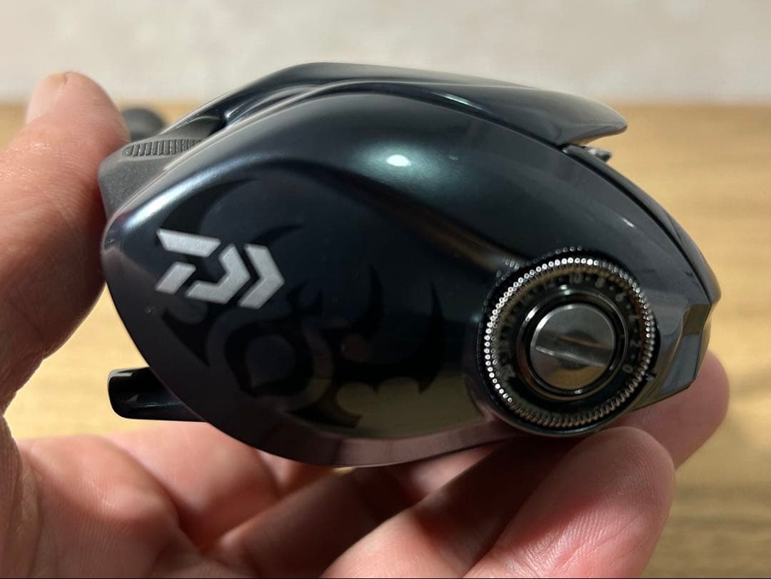 【未使用】美品　Daiwa25タトゥーラSV TW 100XHL 左巻き