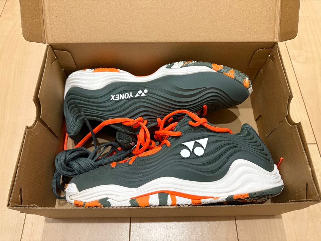 【美品・希少】ヨネックス フュージョンレブ5 メン GC オムニ用 26.0cm