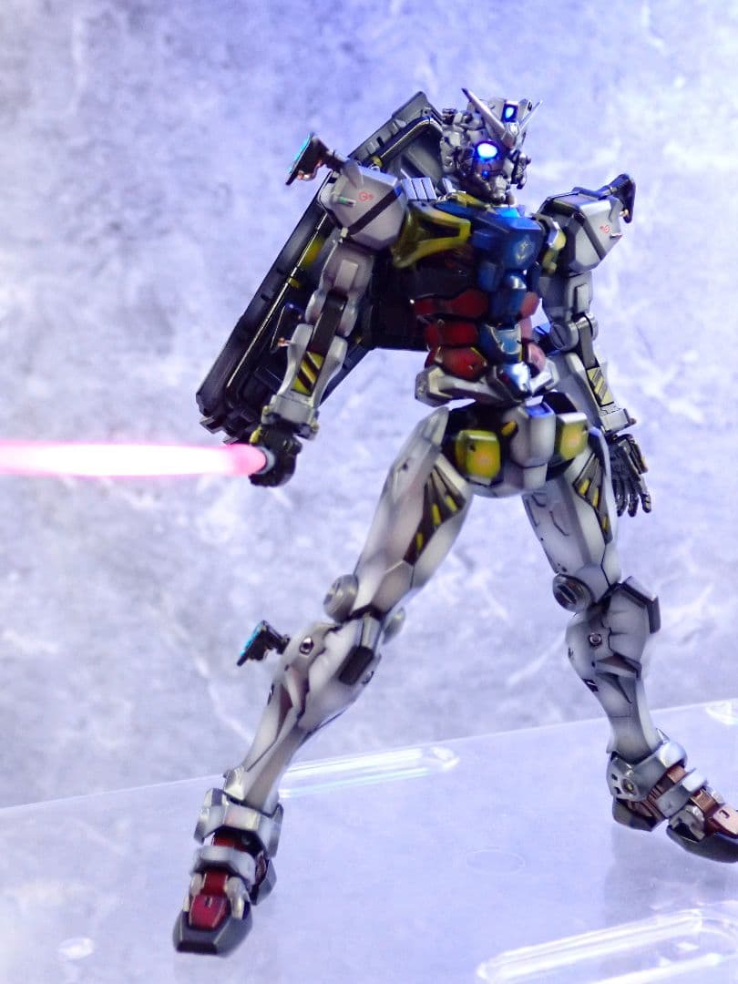 HG 白いガンダム(元は赤いガンダム) ガンプラ 全塗装 塗装済み 完成品