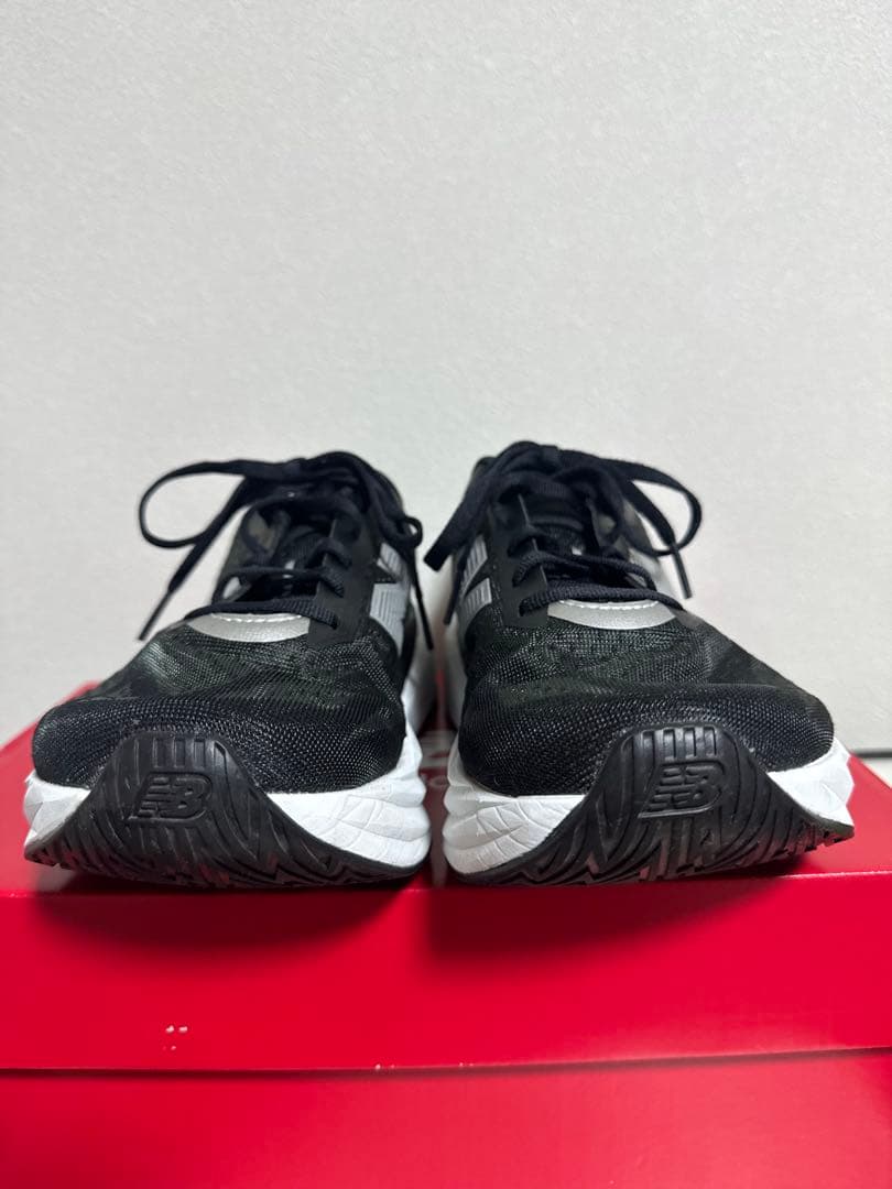 ニューバランス　レベルv5 26.0㎝　2e