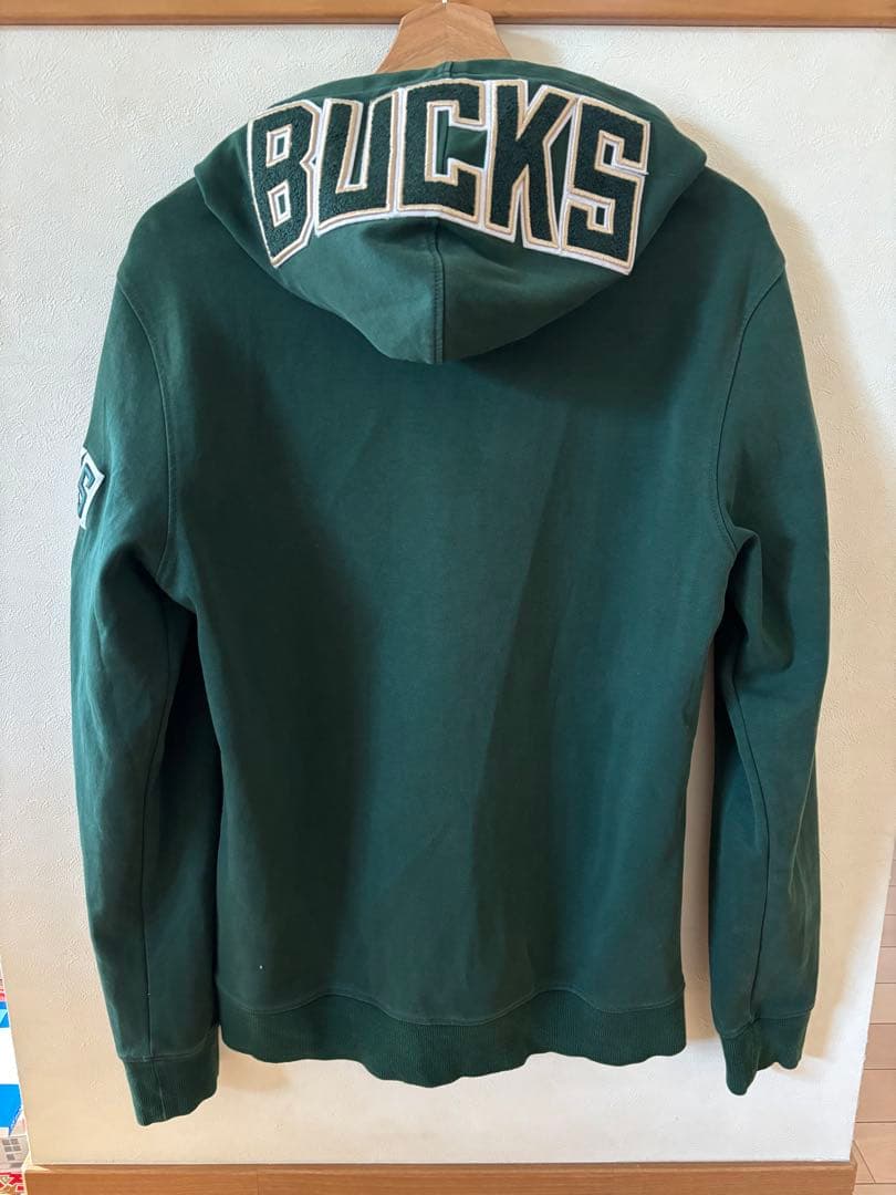 現地オフィシャルショップ　NBA ミルウォーキー　バックス ワッペン付きパーカー