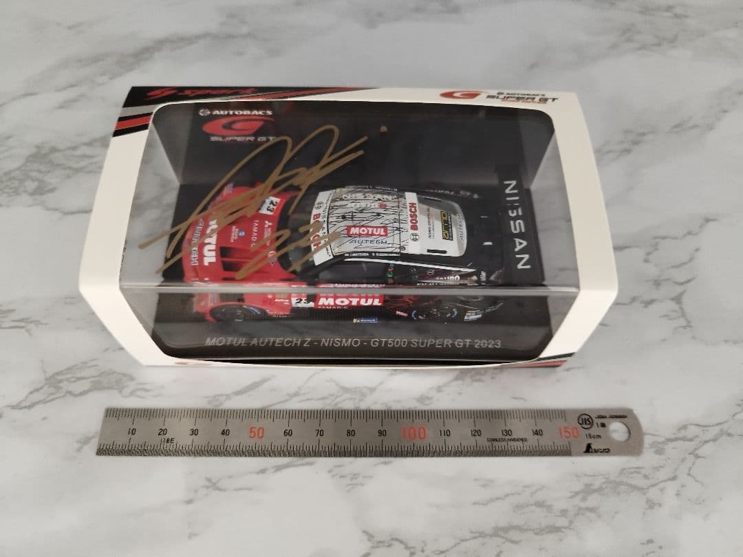 プロレーサーの松田次生選手の生サイン入り1/43スケールミニカー