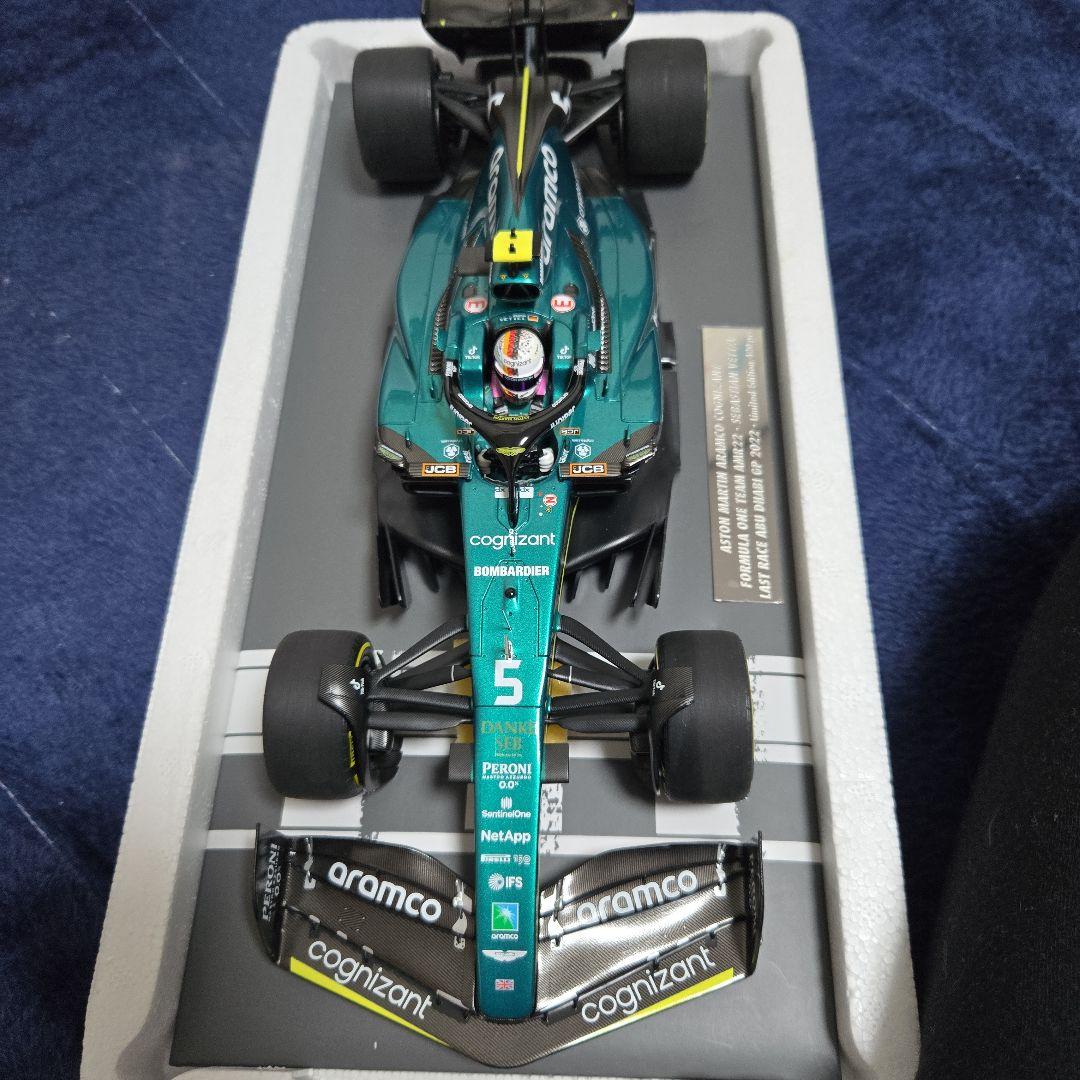ミニチャンプス社製 Aston Martin AMR22 セバスチャン・ベッテル