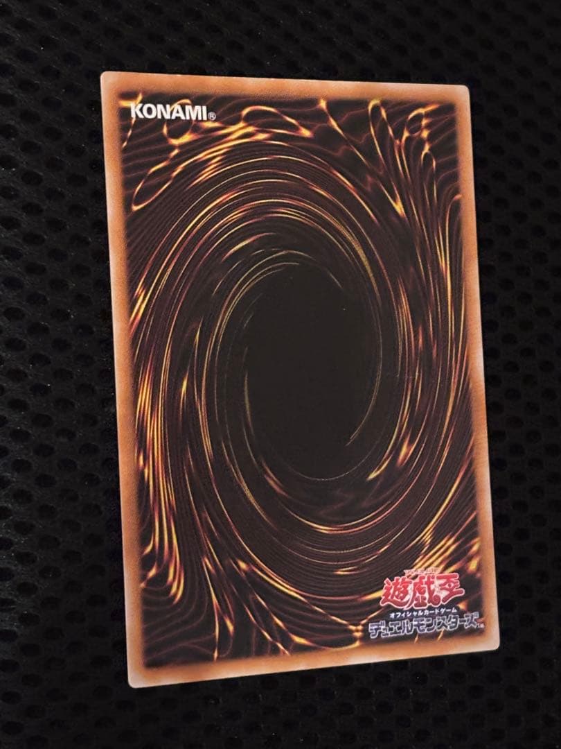 ま*ご様 極美品　ブラック・マジシャン　レリーフ　遊戯王